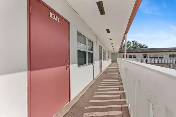 Boca Raton, FL 33434,71 Fanshaw B