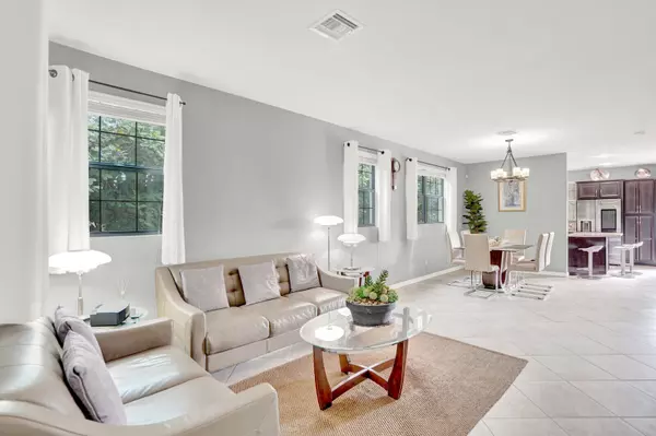 5010 S Astor CIR, Delray Beach, FL 33484