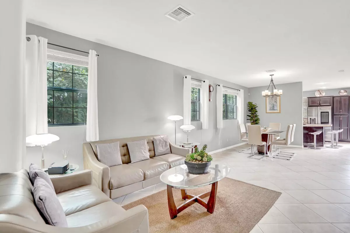 Delray Beach, FL 33484,5010 S Astor CIR