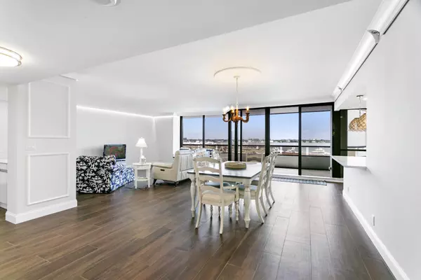 North Palm Beach, FL 33408,100 Lakeshore DR 454