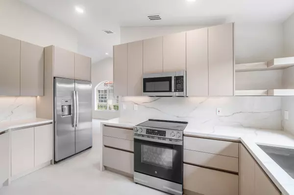 Delray Beach, FL 33484,6170 Lake Hibiscus DR