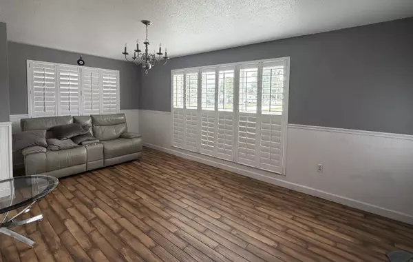 Palm Springs, FL 33461,309 Henthorne DR