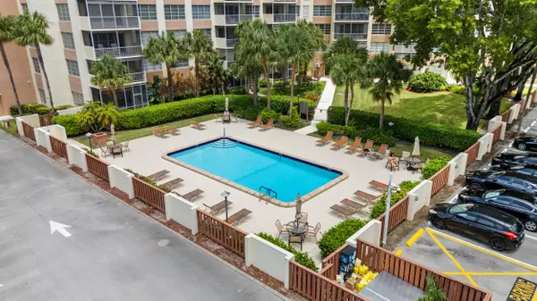 Coral Springs, FL 33065,10777 W Sample RD 319