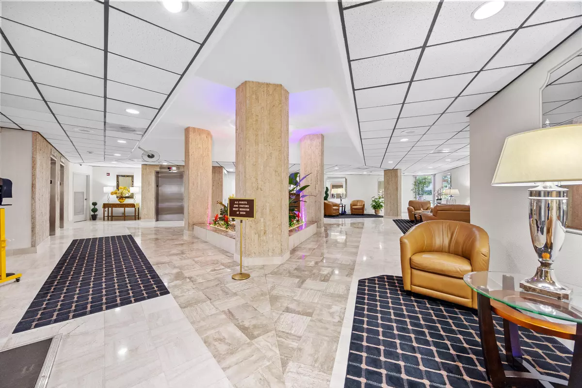 Coral Springs, FL 33065,10777 W Sample RD 319