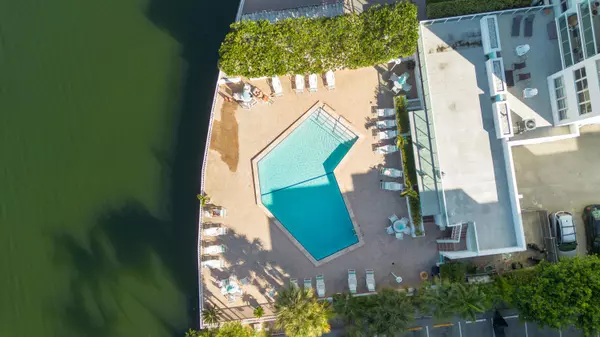 North Miami Beach, FL 33160,2841 NE 163rd ST 402