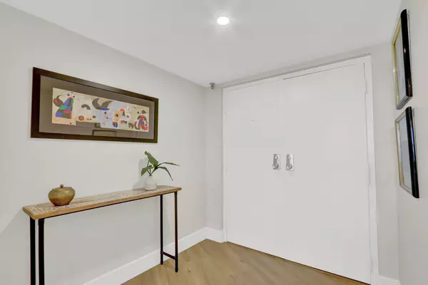 Singer Island, FL 33404,5420 N Ocean DR 506