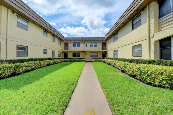 Delray Beach, FL 33446,151 Saxony D 151