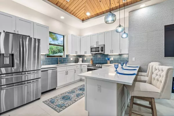 Wellington, FL 33414,12466 Quercus LN Guest House