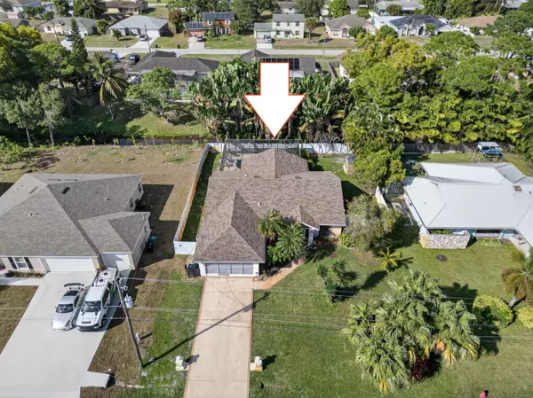 Port Saint Lucie, FL 34983,529 SE Fallon DR