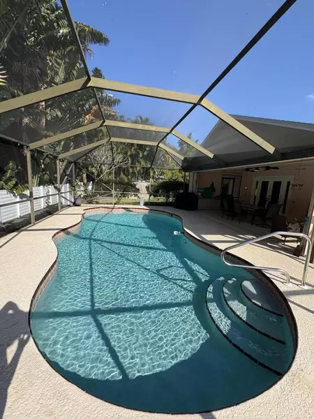 529 SE Fallon DR, Port Saint Lucie, FL 34983