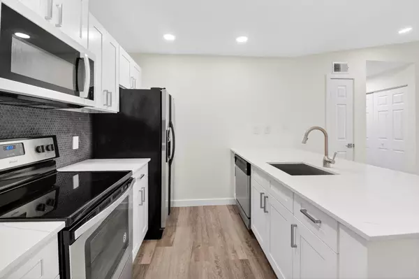 Delray Beach, FL 33445,1825 Palm Cove BLVD 7-307