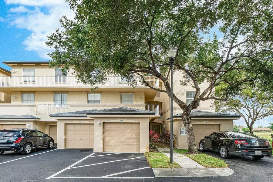 2040 Greenview Shores BLVD 223, Wellington, FL 33414