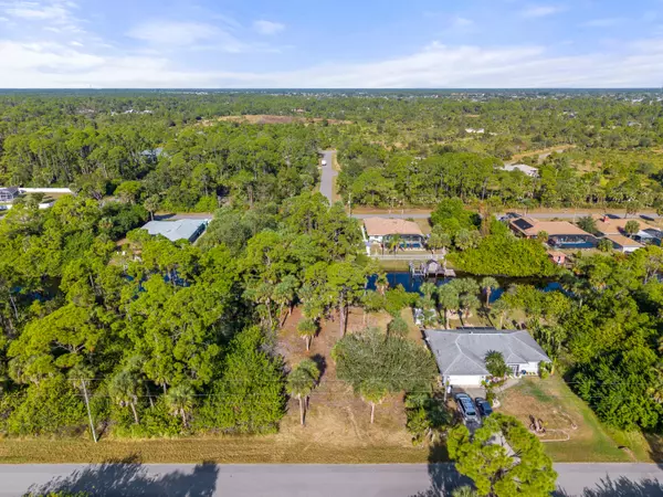 Port Charlotte, FL 33953,409 Cheshire ST