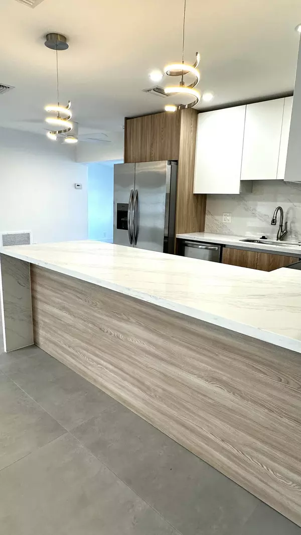 West Palm Beach, FL 33413,790 Sarazen DR