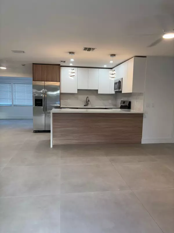 West Palm Beach, FL 33413,790 Sarazen DR