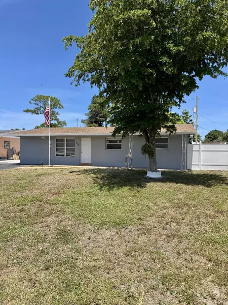 790 Sarazen DR, West Palm Beach, FL 33413