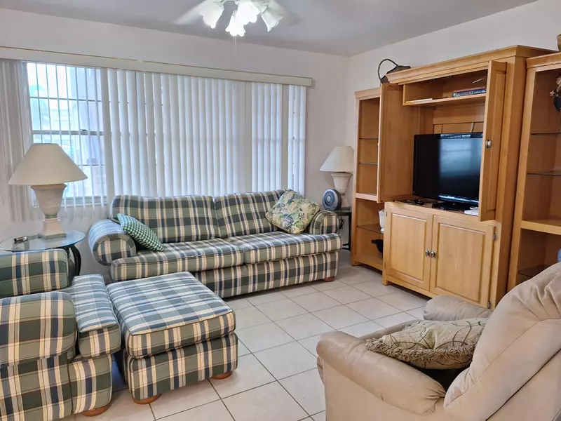 1010 Wolverton A, Boca Raton, FL 33433