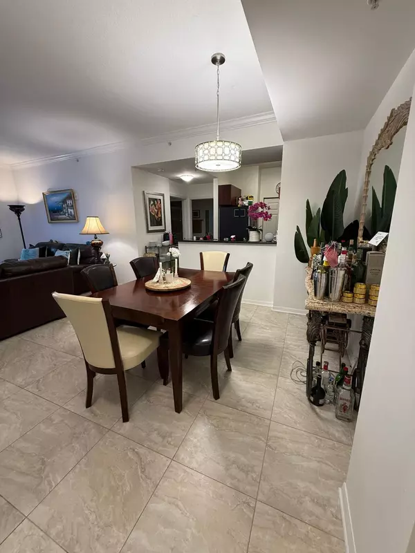 Palm Beach Gardens, FL 33418,4905 Midtown LN 2405