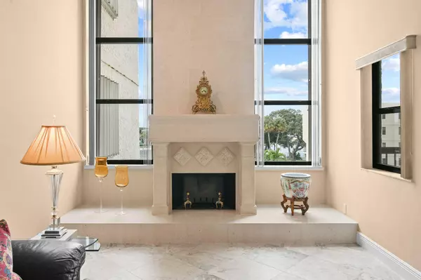 North Palm Beach, FL 33408,364 Golfview RD 506