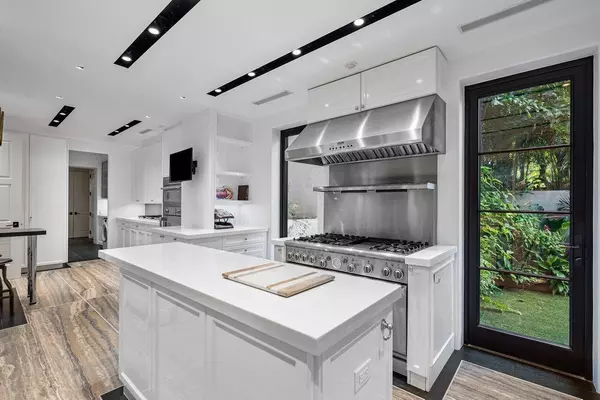 Palm Beach, FL 33480,12 Lagomar RD