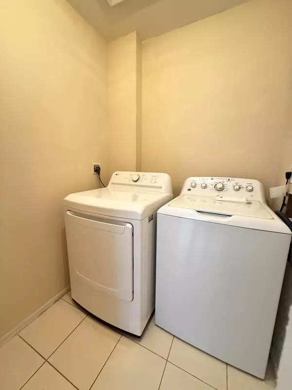 Port Saint Lucie, FL 34953,692 SW Veronica AVE