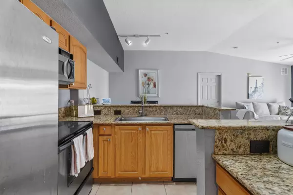 Port Saint Lucie, FL 34986,271 SW Palm DR 304