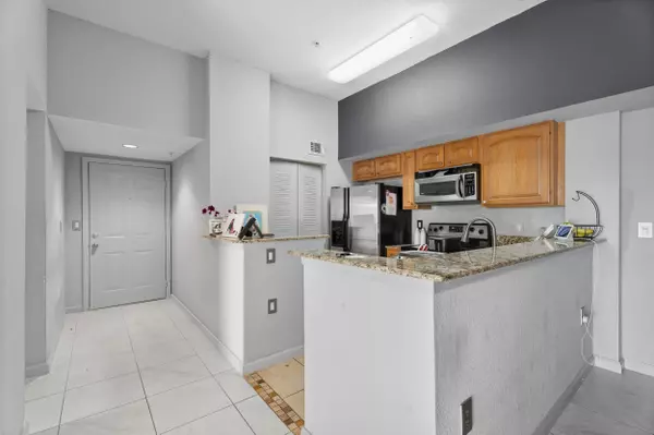 Port Saint Lucie, FL 34986,271 SW Palm DR 304