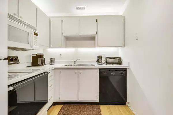 Stuart, FL 34996,2600 SE Ocean BLVD Dd4