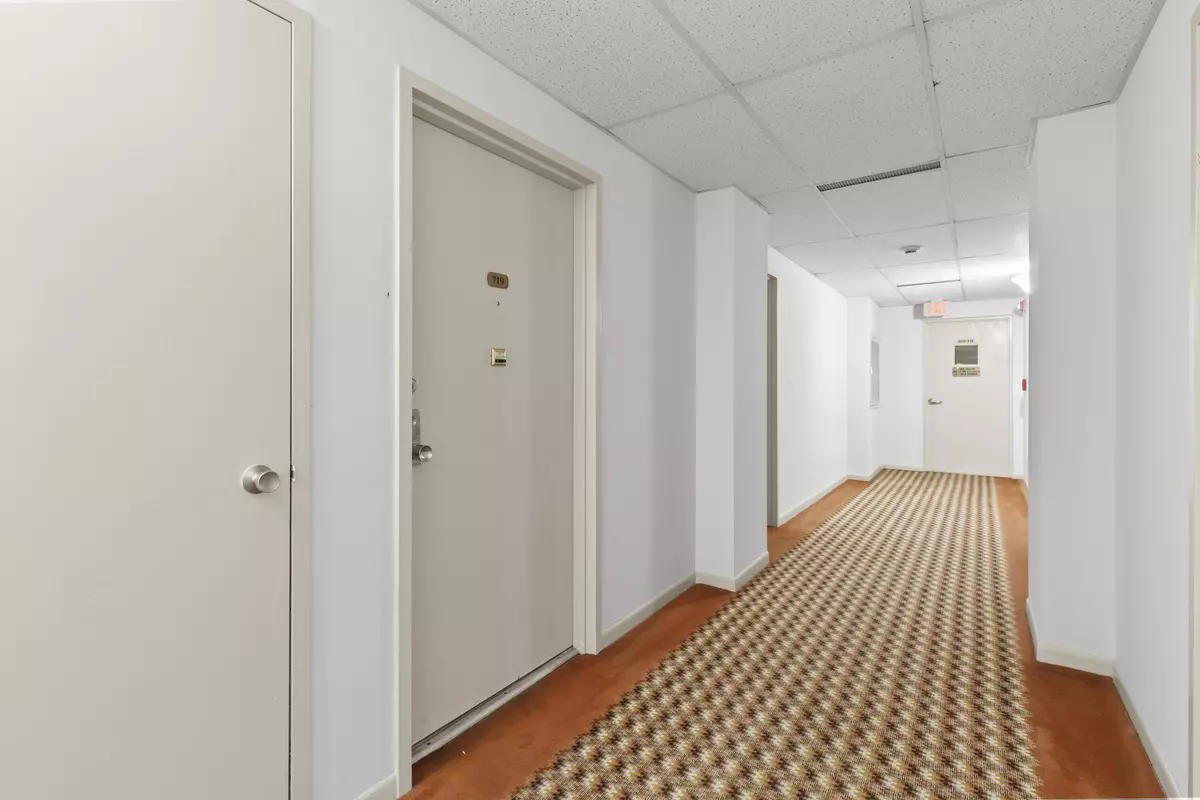 Coral Springs, FL 33065,10777 W Sample RD 719