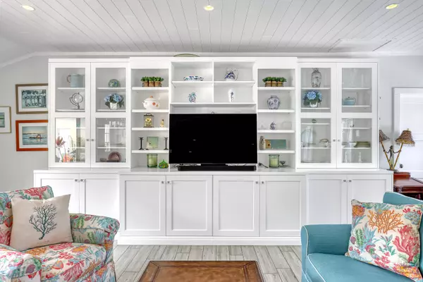 Palm Beach Shores, FL 33404,219 Claremont LN