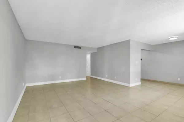 112 Meadows CIR, Boynton Beach, FL 33436