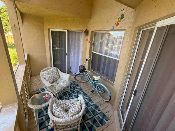 West Palm Beach, FL 33417,4807 Via Palm LKS 1516