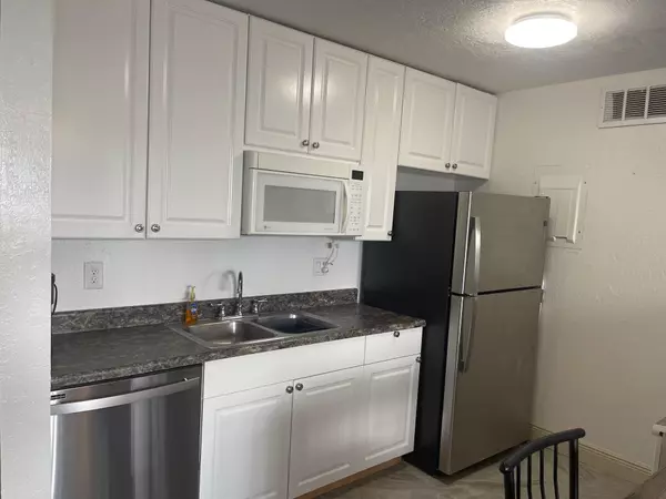 West Palm Beach, FL 33401,641 Executive Center DR P-105