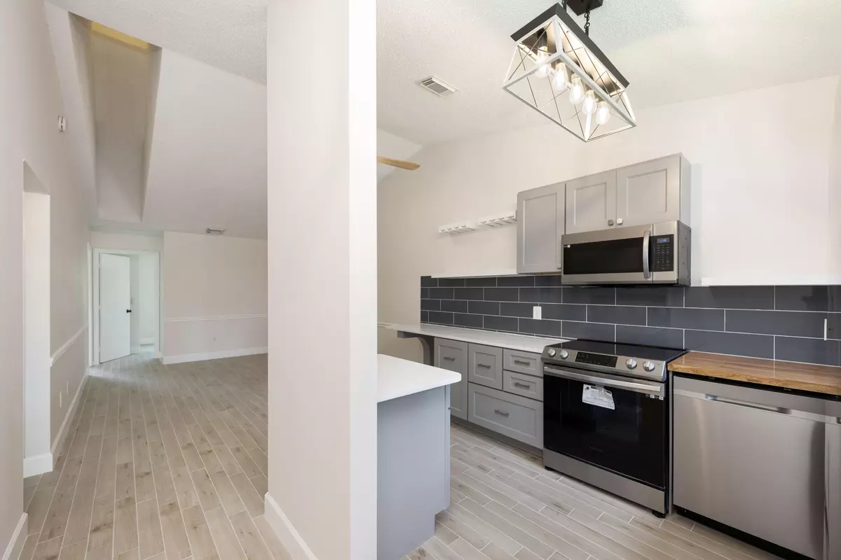 West Palm Beach, FL 33417,5214 Stacy ST 22