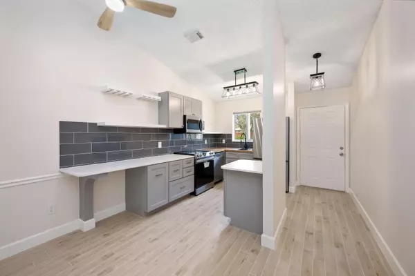 West Palm Beach, FL 33417,5214 Stacy ST 22