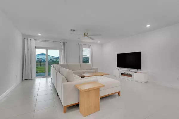 Port Saint Lucie, FL 34987,6371 NW Windwood WAY