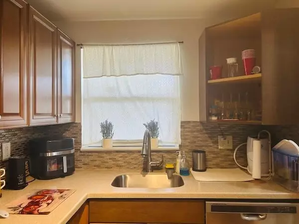 Sunrise, FL 33322,8000 N Sunrise Lakes DR 209