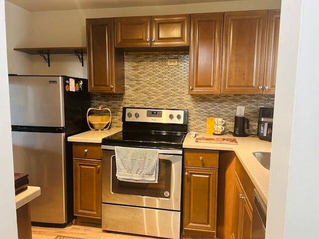 8000 N Sunrise Lakes DR 209, Sunrise, FL 33322