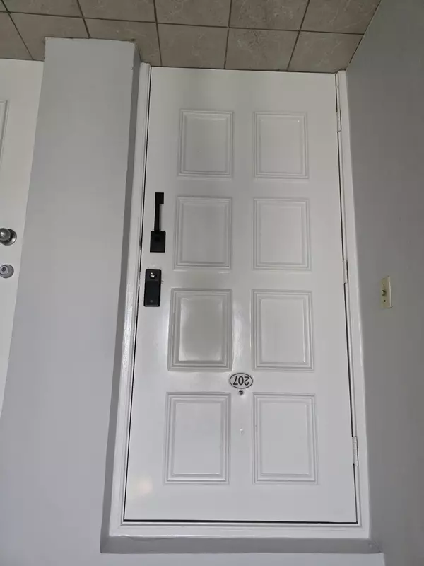 Pompano Beach, FL 33069,3010 N Course DR 207