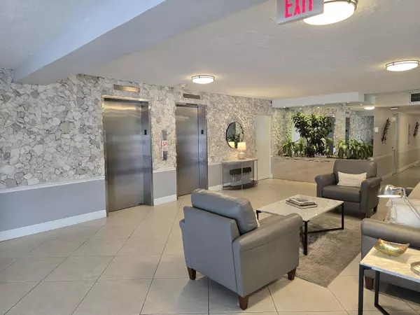 Pompano Beach, FL 33069,3010 N Course DR 207