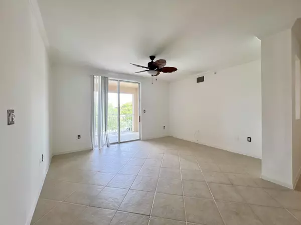 West Palm Beach, FL 33411,6450 Emerald Dunes DR 301