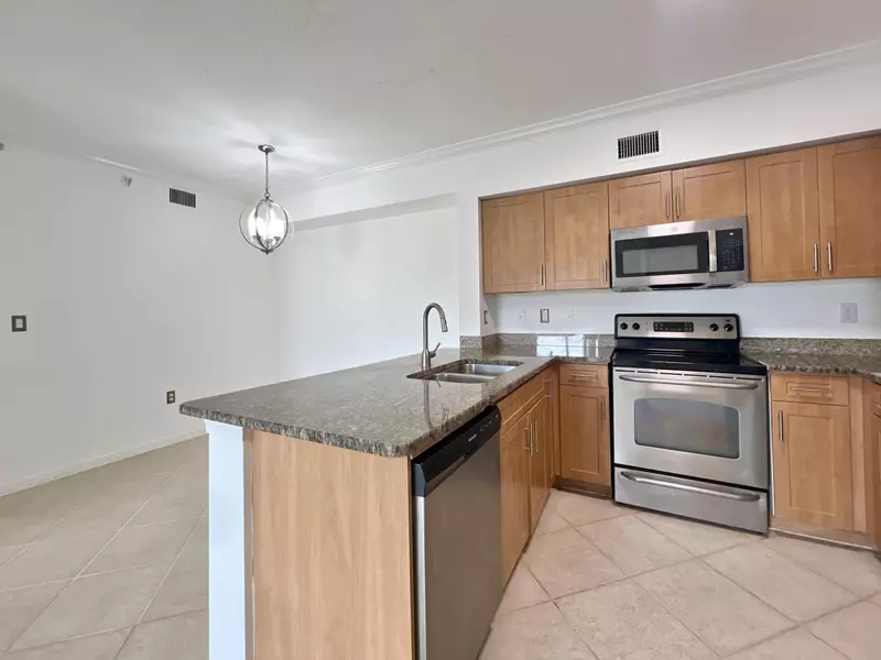 6450 Emerald Dunes DR 301, West Palm Beach, FL 33411