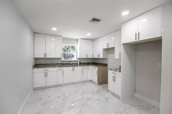 Okeechobee, FL 34974,311 SW 67th DR