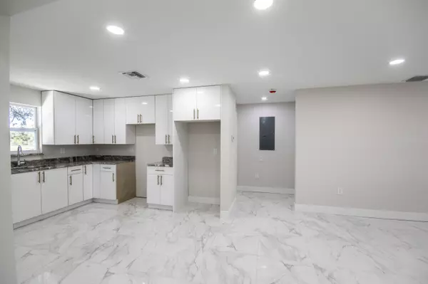 Okeechobee, FL 34974,311 SW 67th DR