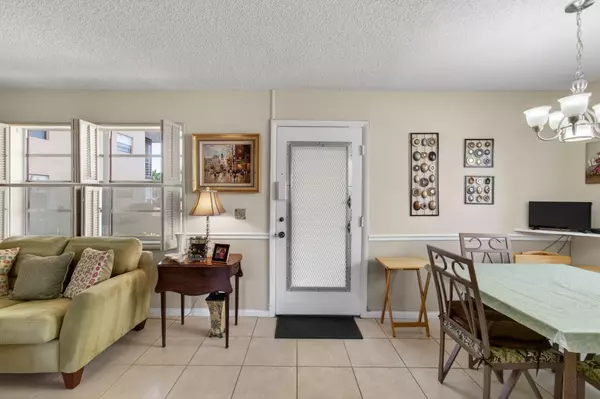 Delray Beach, FL 33484,773 Burgundy Q