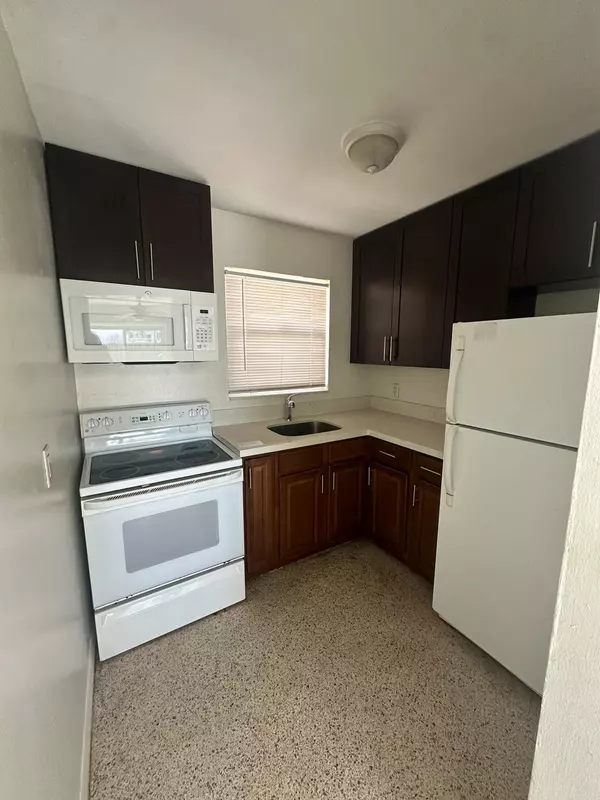 West Palm Beach, FL 33405,528-530 Mayflower RD 528-530