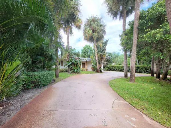 Stuart, FL 34996,1084 SE St Lucie BLVD