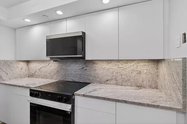 Singer Island, FL 33404,3000 N Ocean DR 14g