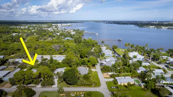 Palm City, FL 34990,1017 SW Spruce ST