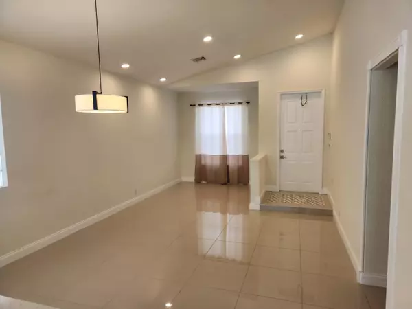 Lake Worth, FL 33463,5146 Massy DR